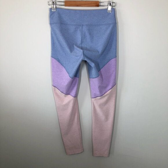 Outdoor Voices 7/8 Spring Leggings Lilac/Lavender/Dahlia  Size Medium - Picture 4 of 7